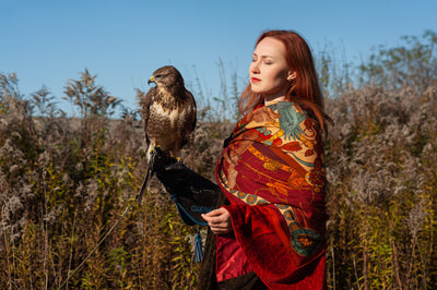 Apaszka „Sokole Polowanie” (Czerwona) (Wełna)