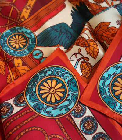 Apaszka „Sokole Polowanie” (Czerwona) (Jedwab mokry)